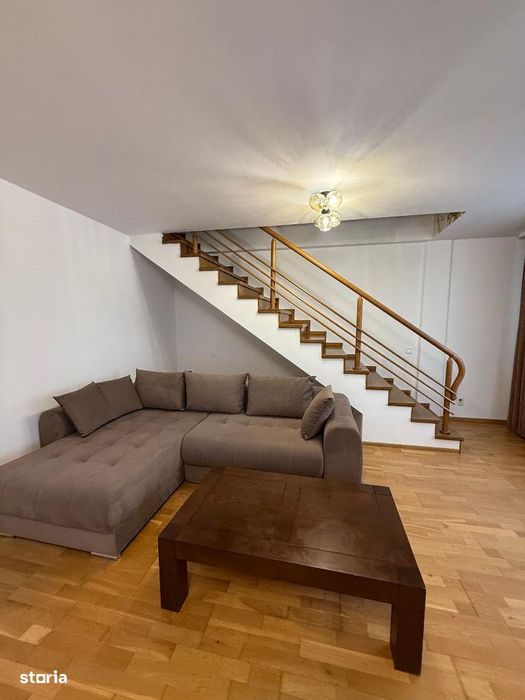 De vanzare Apartament 4 camere cu scara interioara zona Cetate-Piata.