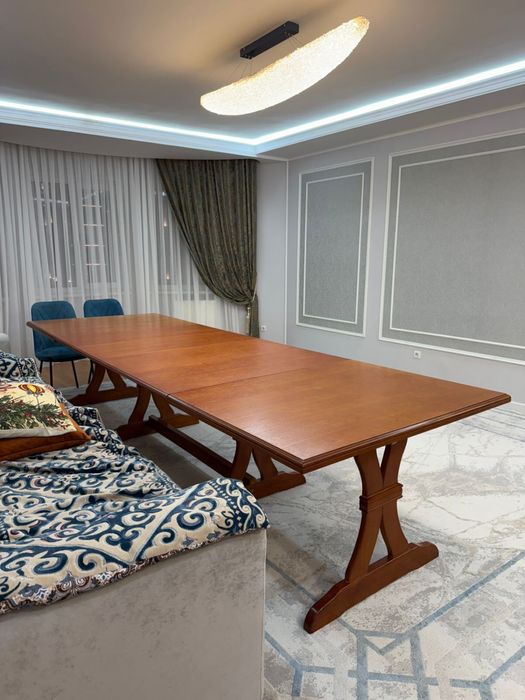 продам стол отличного качества.