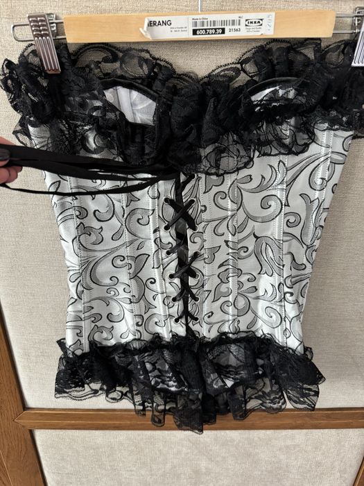 Сатениран корсет с дантела