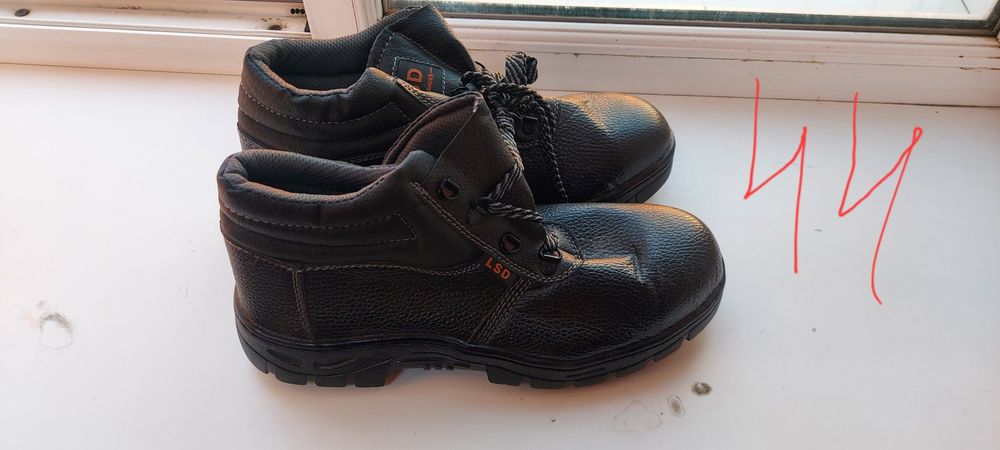 Продам спец обувь без меха