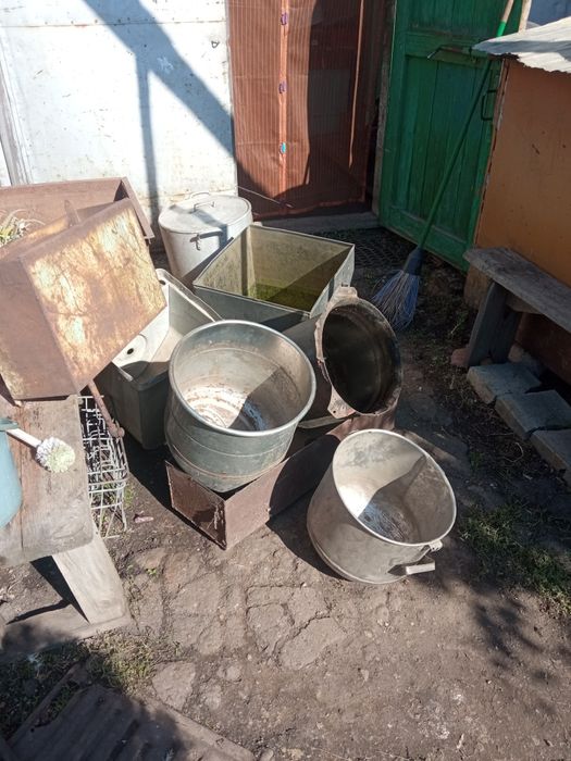 Разные металлические баки