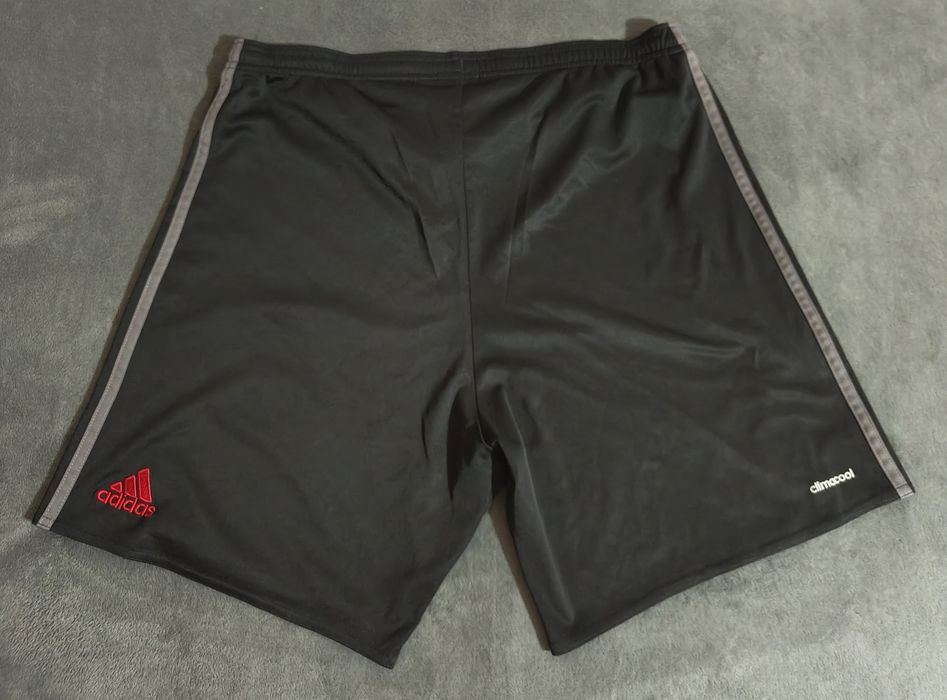 Милан ,Milan ,Adidas , от сезон 2004/05 , тренировъчна тениска ,плюс шорти на Милан от 2017