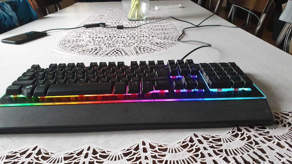 Tastatura RGB Gaming Thura semi-mecanic