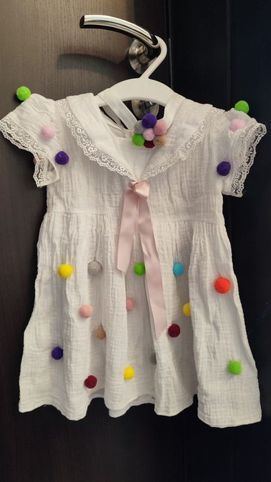 Rochiță și bentiță cu ciucurași, 74