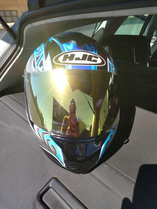 Продавам каска в добро състояние