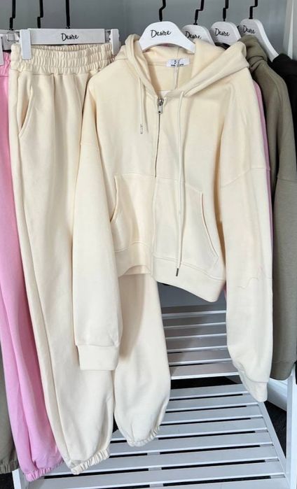 Продам новый женский спортивный костюм