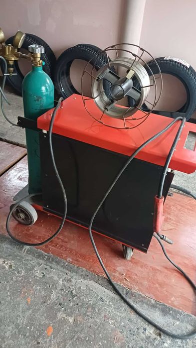 Трансформаторен трифазен МИГ-МАГ заваръчен апарат Редко
