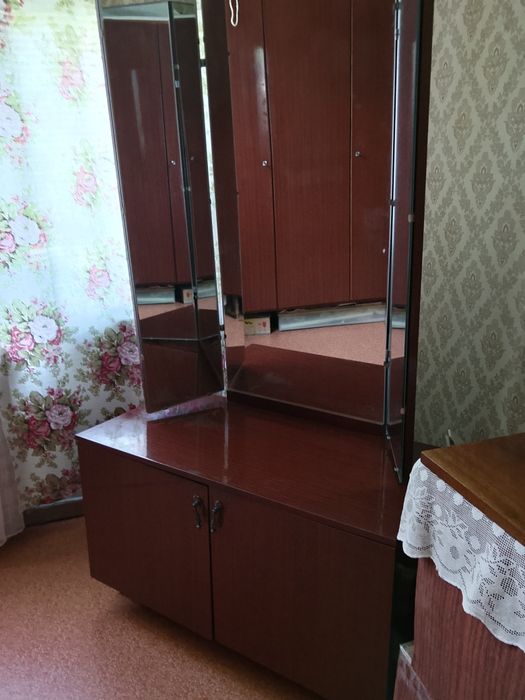 Продам трильяж с зеркалом