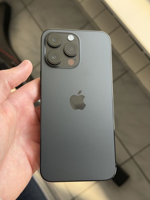 Черен iPhone 14 Pro Max 256gb отличен + 3 кейса