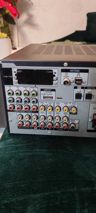 Amplificator Sony cap de serie