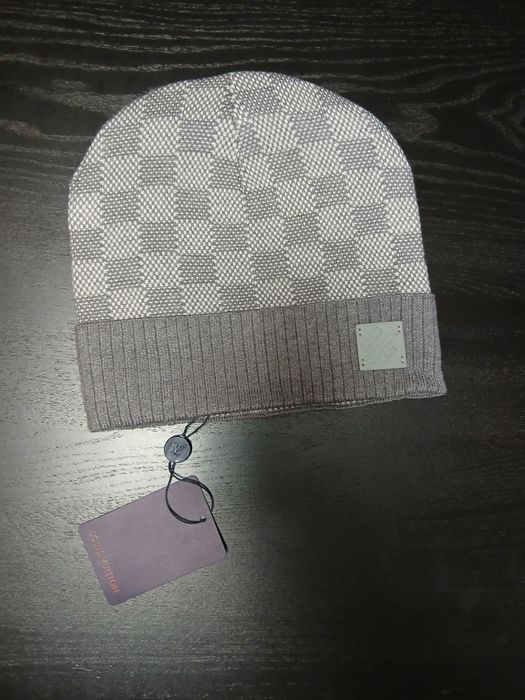 Căciulă l.v gri nouă