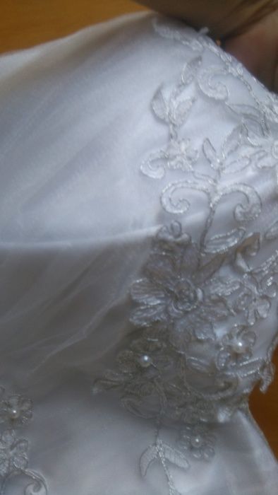 Сватбена рокля L - XL размер / позволява преправяне