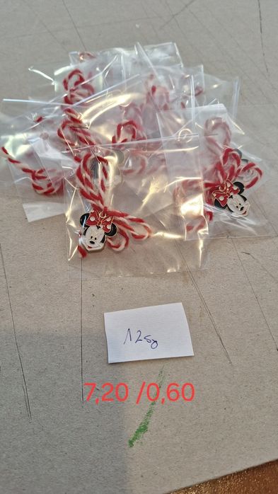 Продавам ръчно изроботени от мен мартеници