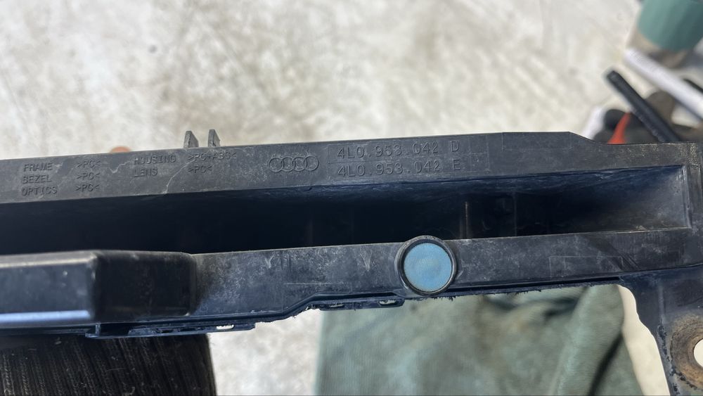 Audi Q7 10- десен и ляв халоген