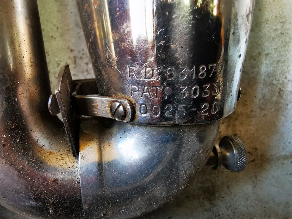 Античен грамофон с плочи