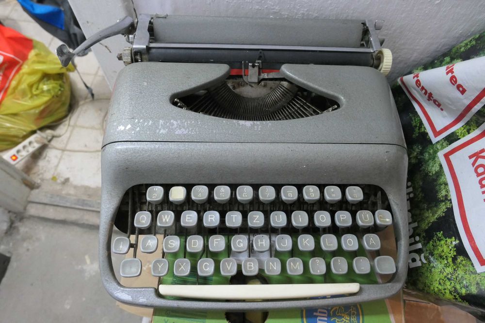 Masina de scris Retro Vintage Metal Anii 1960 1970 perioada comunista