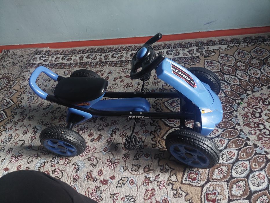 Велосипед, машина  и самокат