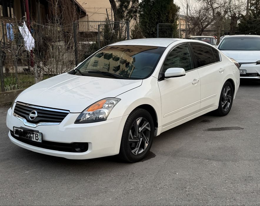 Nissan Altima rodnoy ideal