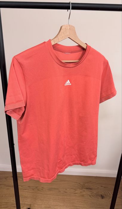 Adidas тениска в коралов цвят