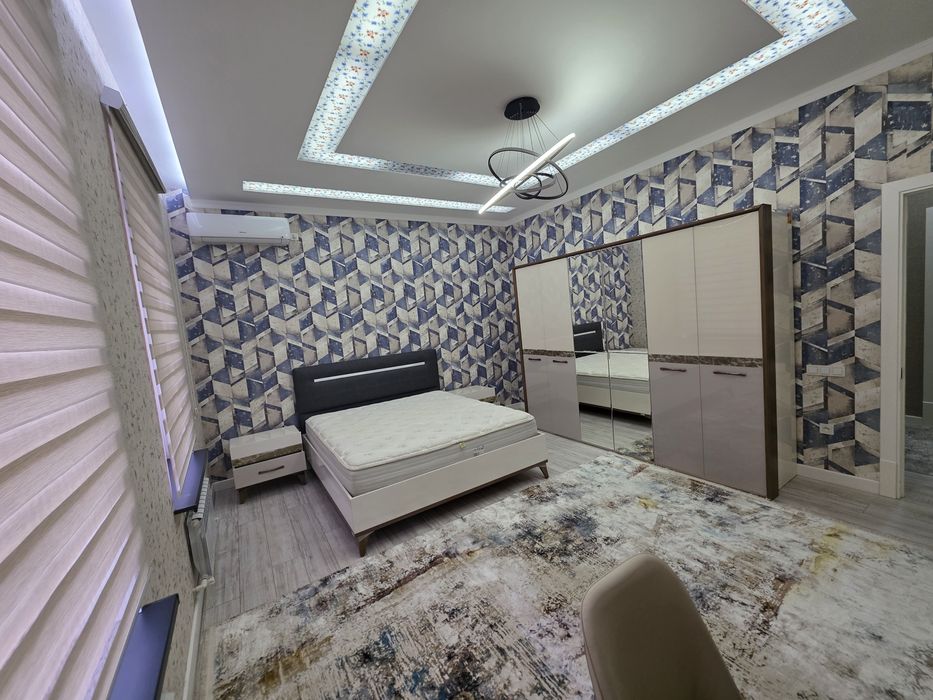 Сдам свой дом 450м2,  4 стальни , 3 сан узла в центре