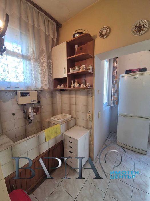 Дава се под наем Двустаен апартамент в Варна, Център - 50 кв.м за 353.94 € - Снимка #3
