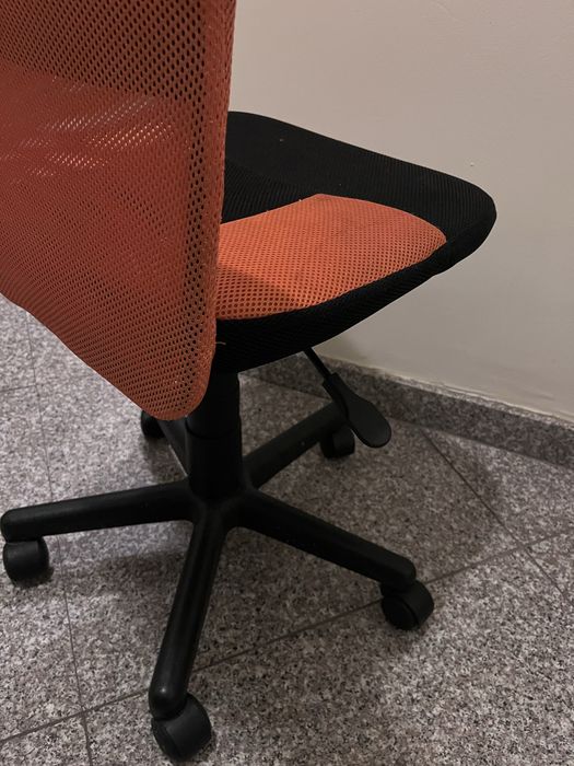 Детски стол. Въртящ.