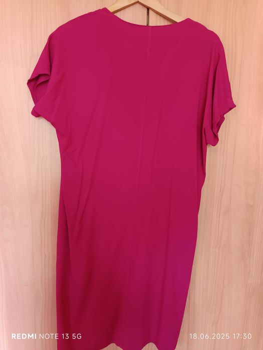 Продавам красива цикламена рокля. Размер 38-40. Цена30 evro