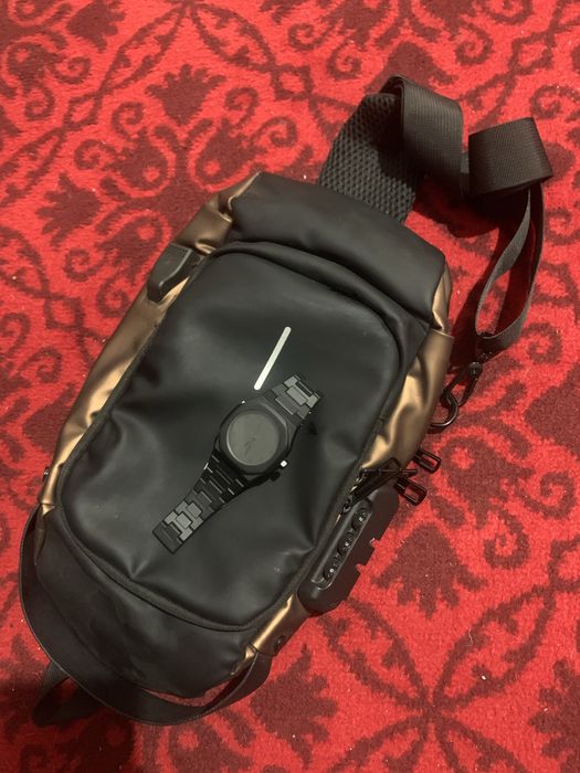 Сумка бананка в хорошем качестве + часы