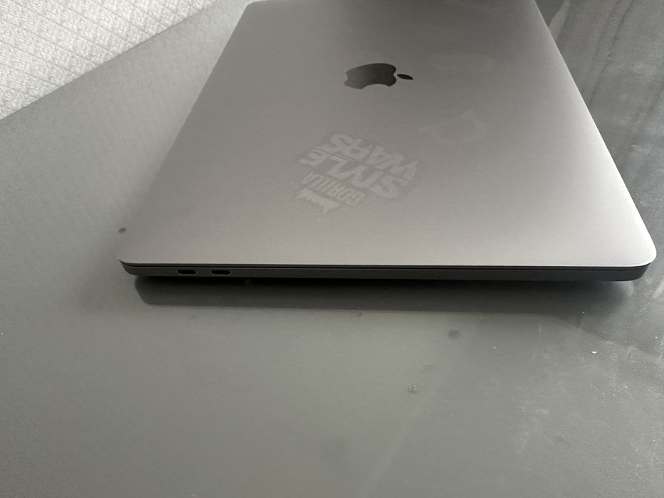 Macbook pro M2 256/8gb
