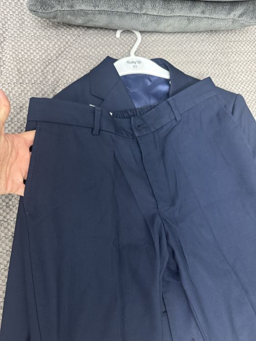 Продам школьный костюм