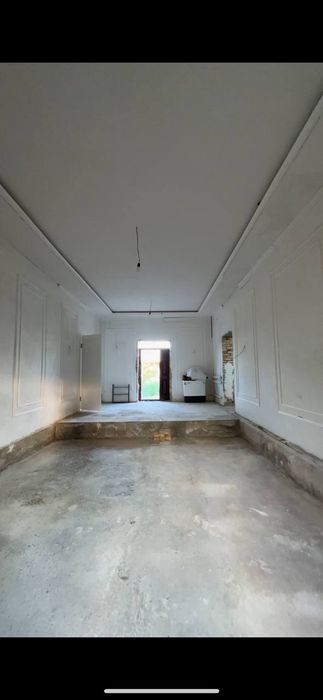 Жаи сатылады. Адрес жузим бак
10 хана
12 соток 
70% ремонт питкен 
Нег