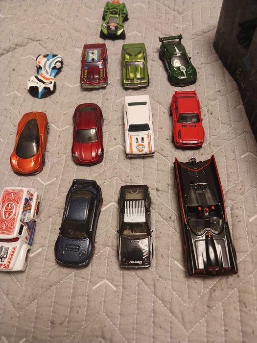 Хот вилс с кейсом , все оригинал