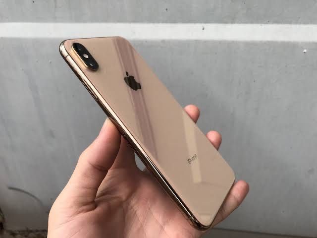 iPhone XS золотистый