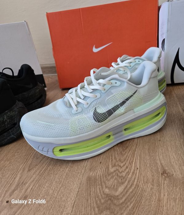 Nike Vomero culori diferite