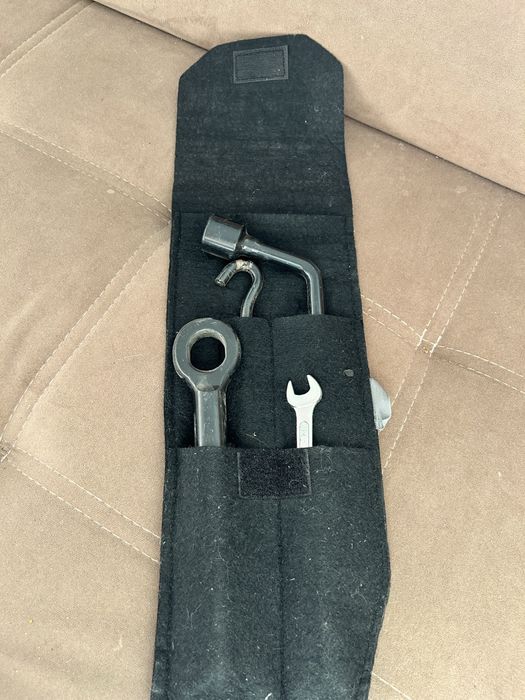 Автомобмльный комплект инструментов