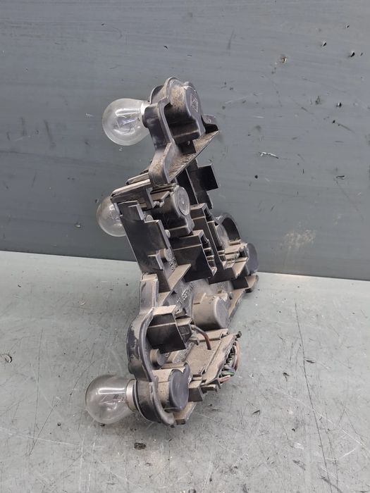 Soclu becuri lampa stop pe aripa dreapta 1H6 945 257 Volkswagen VW
