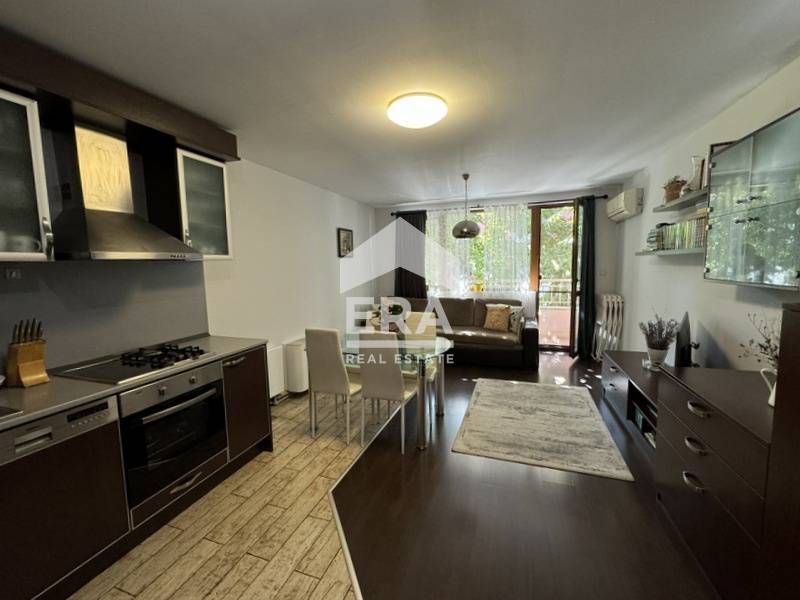 Продава се Тристаен апартамент в Варна, Център - 82 кв.м за 3598 €/кв.м - Снимка #2