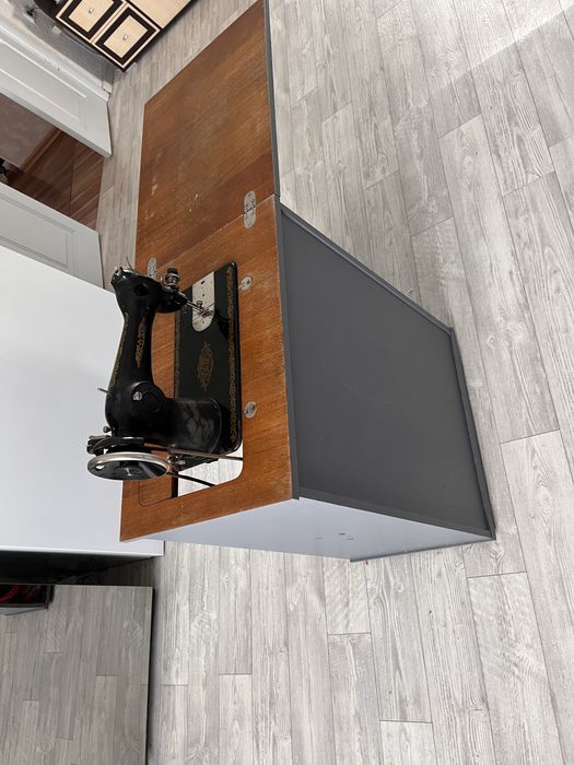 Продам швейную машинку