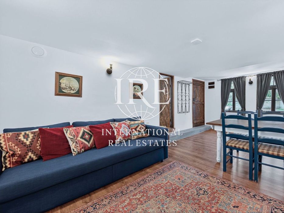 Едноетажна къща, тип хасиенда с басейн! Живописна локация! Тишина, сп