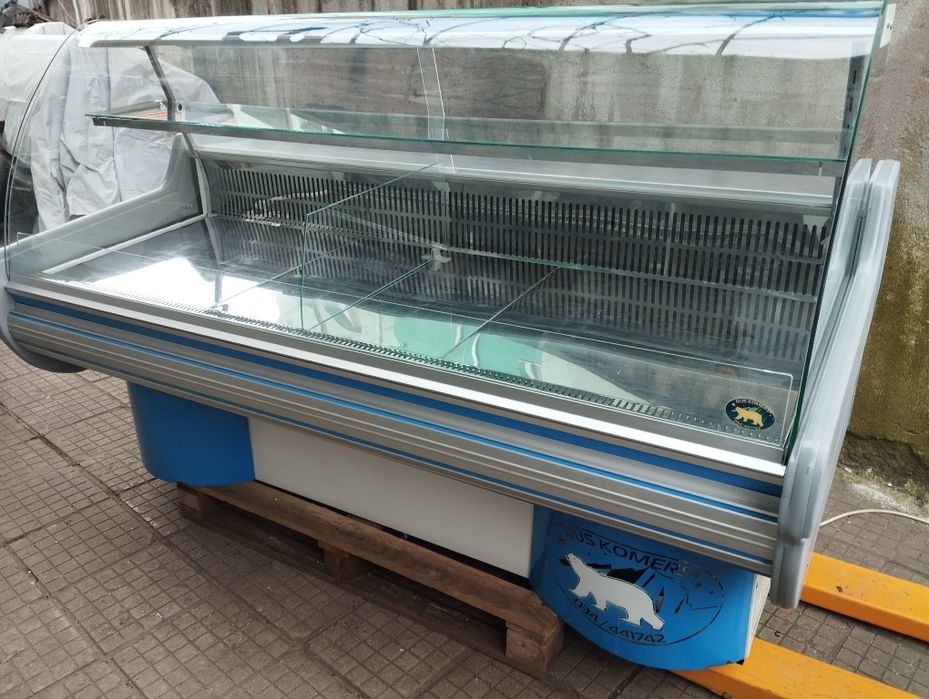 Хладилна витрина