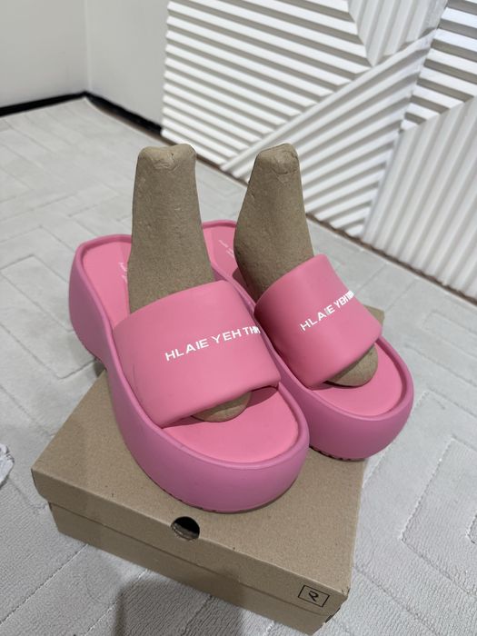 Кроссовки  38-39 размера