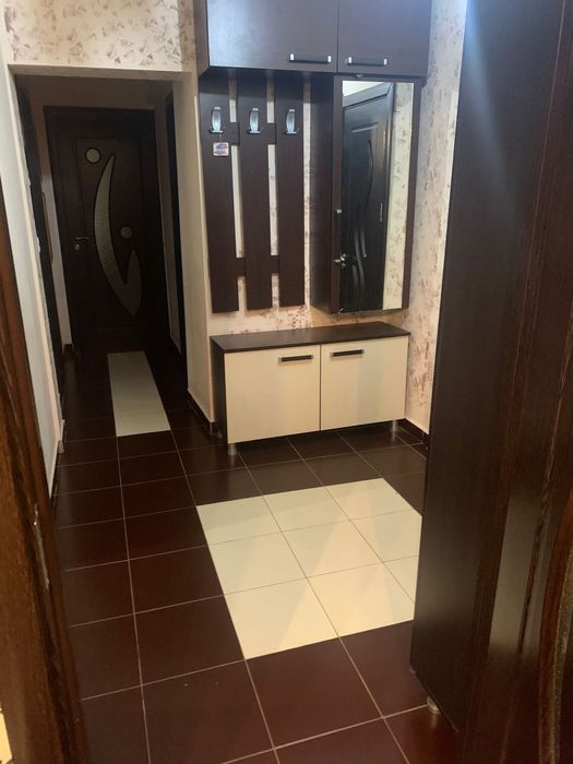 Inchiriez apartament 3 camere