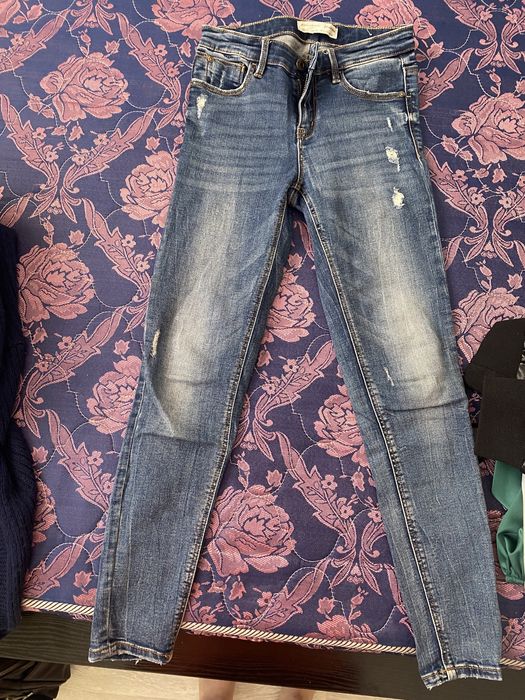 Женские джинсы