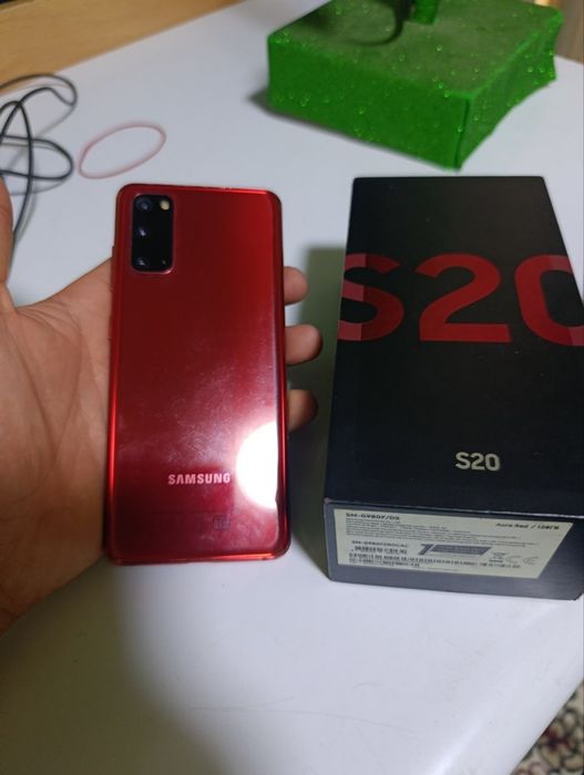 Samsung S 20
Xotira 8/128
Immi/esim utgan 
Yonadi ishlaydi 
Ekrani ket