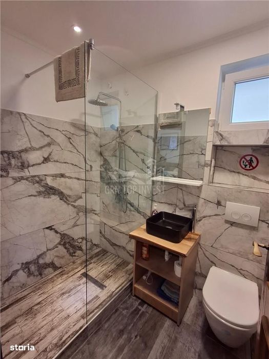 Casa individuala 4 camere 4 bai 250mp curte zona Piata Cluj