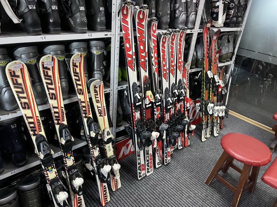 Детски ски и ски обувки – сервизирани, готови за каране