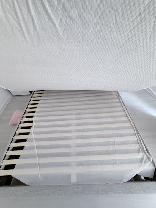 Pat tapitat cu saltea