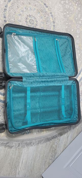 Продам чемодан !