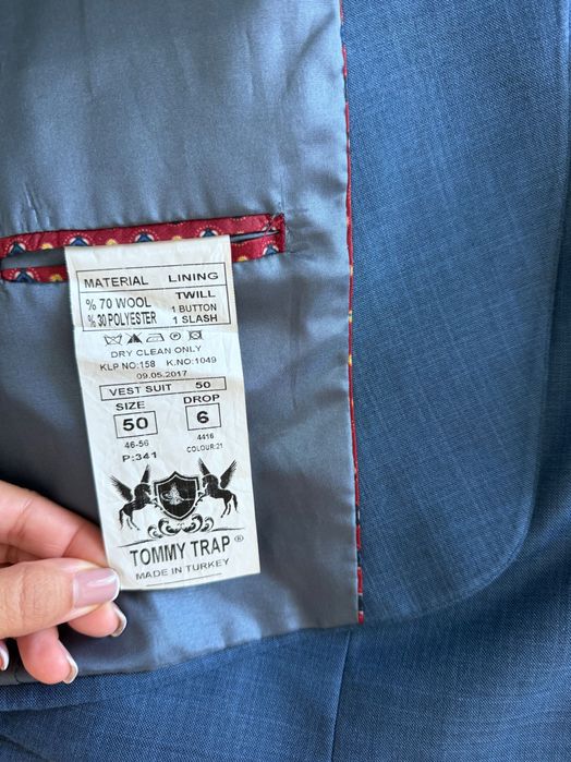 Продам классический костюм