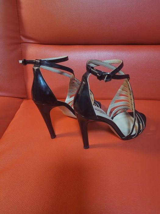 Елегантни сандали